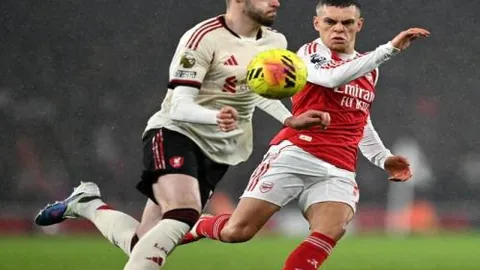 4月24日CBA季后赛：沪浙巅峰对决，王哲林成焦点